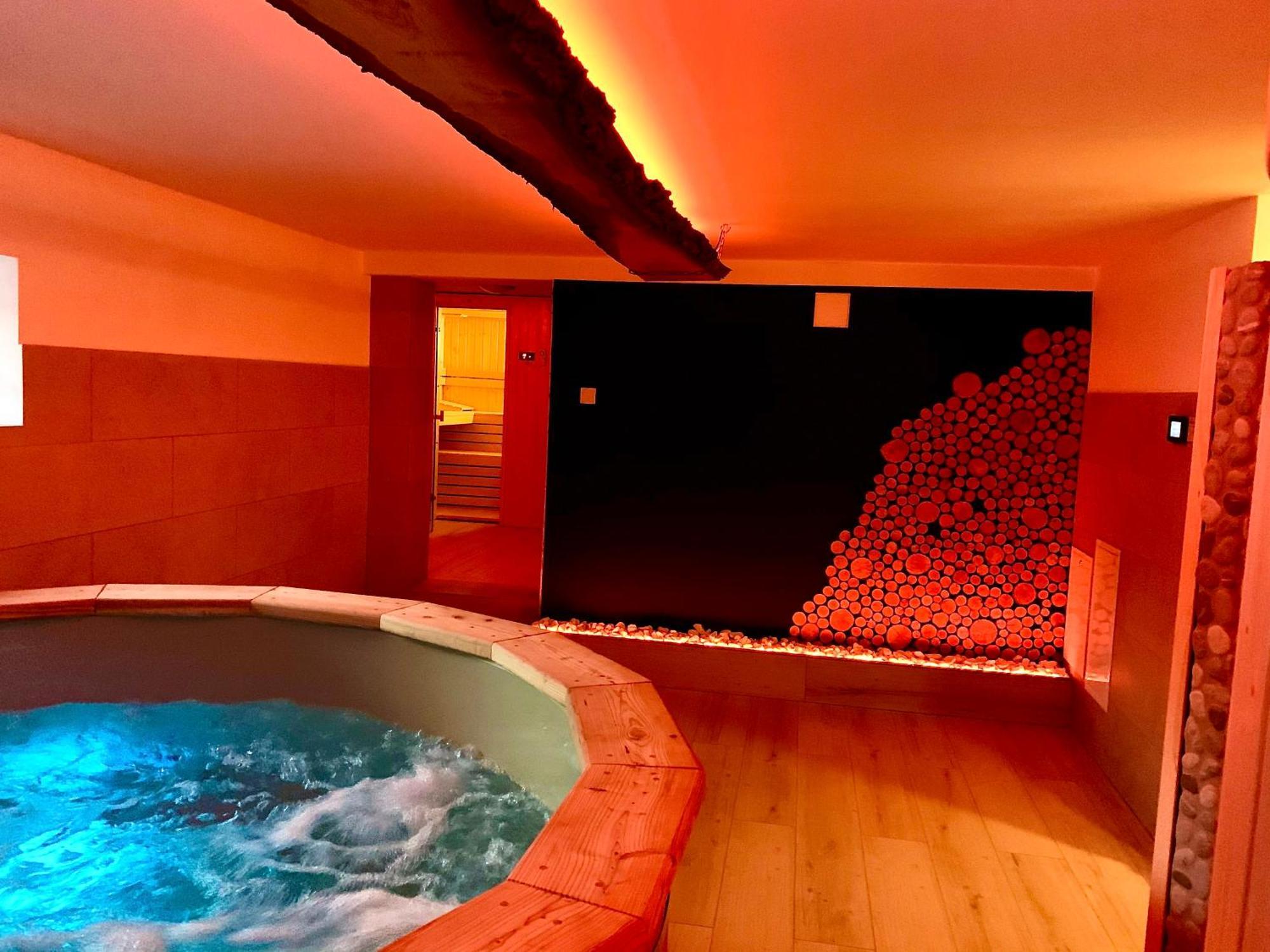 Domek Monte Black Z Jacuzzi I Sauna Finska สโตรเนีย ชล็องสเกีย ภายนอก รูปภาพ